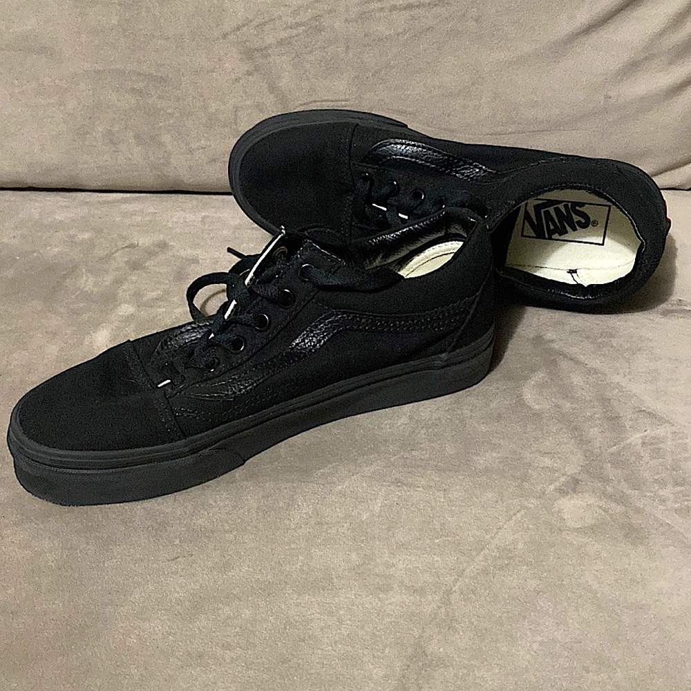 VANS All Black Old Skool shoes. Unisex. Women’s 8 or Mens 6.5